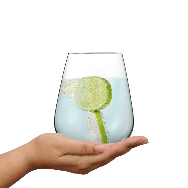 Authentis Wasserglas liegt perfekt in der Hand